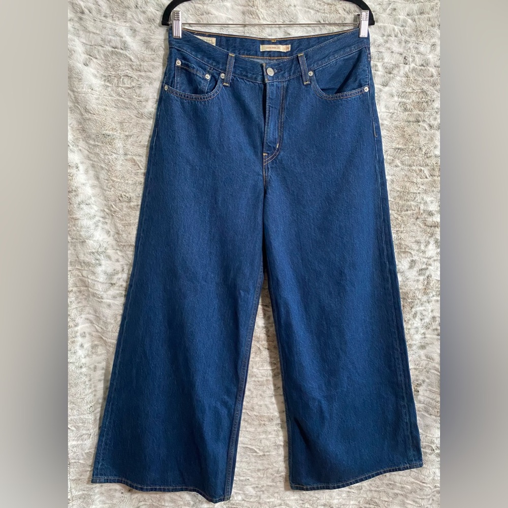 Levi’s .. Loose Wide Leg Jeans